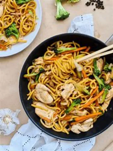 CHICKEN NOODLES